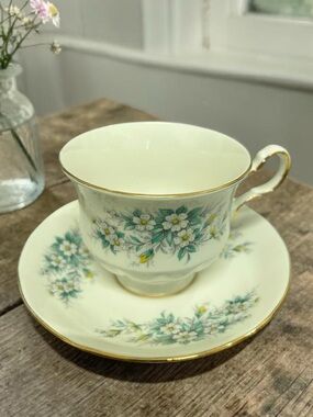 Queen Anne England Bone China White Blossoms Teacup & Saucer